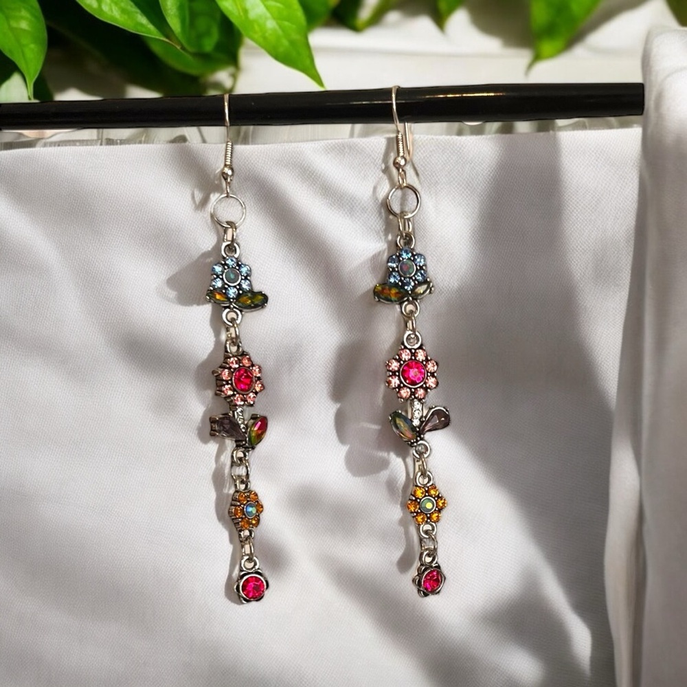 Flower earrings. Dangling and beautiful. Really pretty and colorful. - Picture 9 of 17
